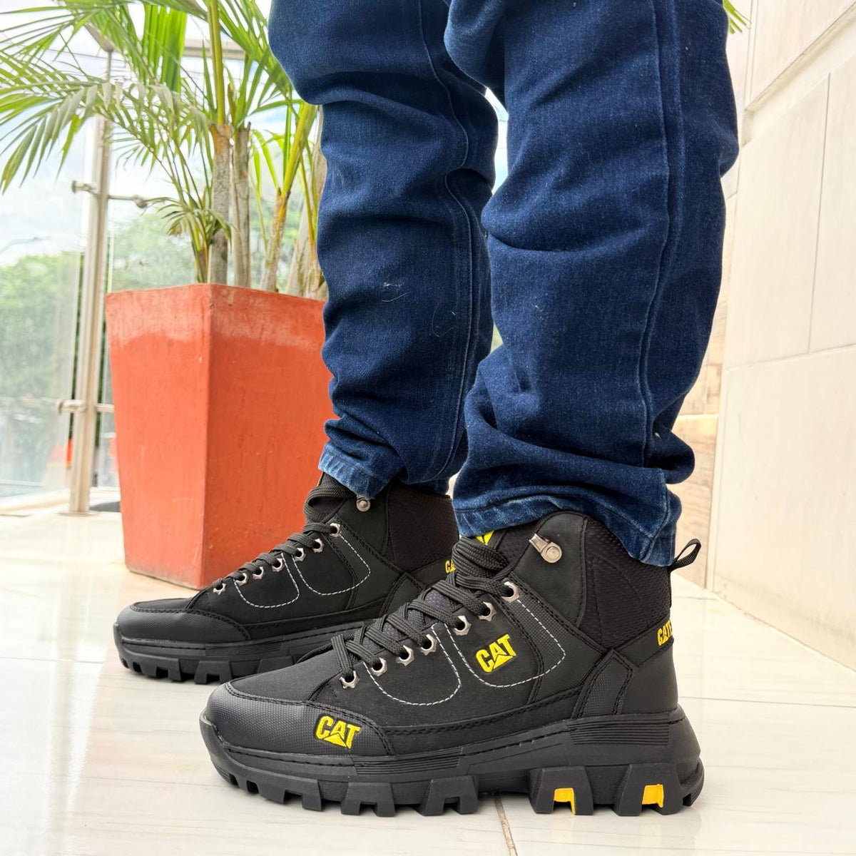 Bota Cat