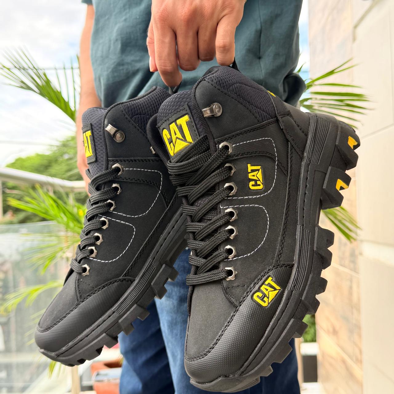 Bota Cat