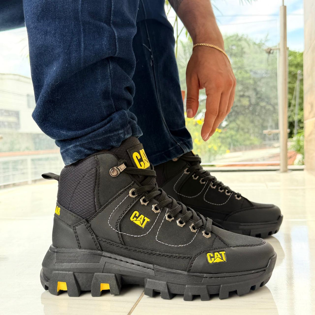 Bota Cat